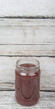 Kavanoz içinde ahududu lor