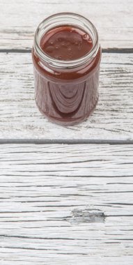 Kavanoz içinde ahududu lor