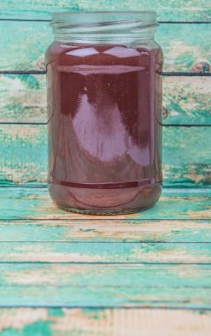 Kavanoz içinde ahududu lor