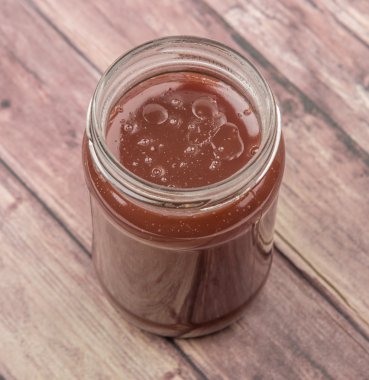 Kavanoz içinde ahududu lor