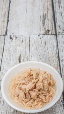 Ton balığı pul beyaz kase