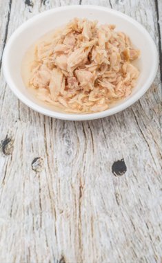 Ton balığı pul beyaz kase