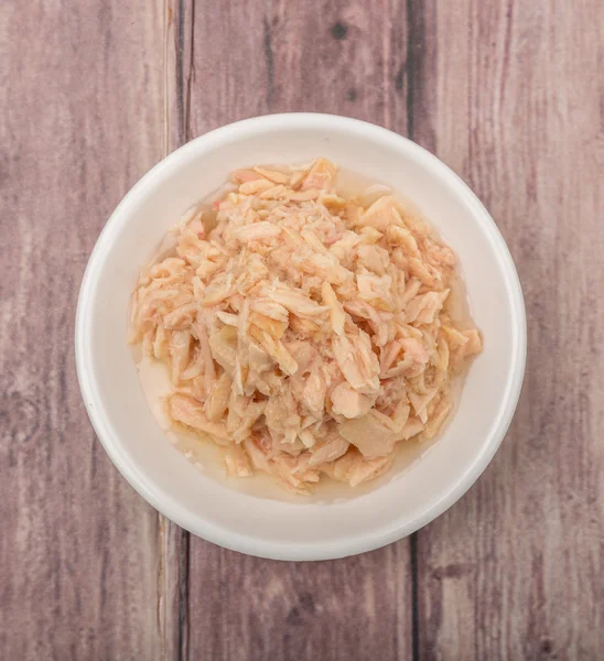 Laca de atum na tigela branca — Fotografia de Stock