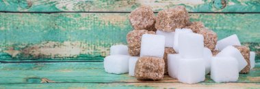 kahverengi ve beyaz şeker cubes