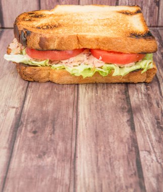 Tost ton balıklı sandviç