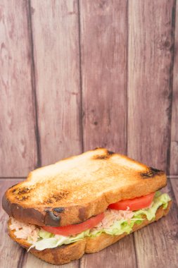 Tost ton balıklı sandviç