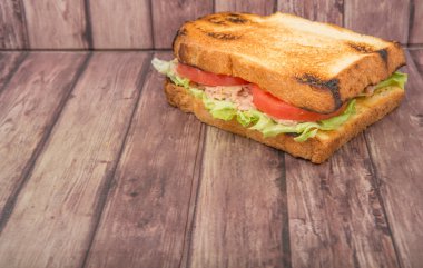 Tost ton balıklı sandviç