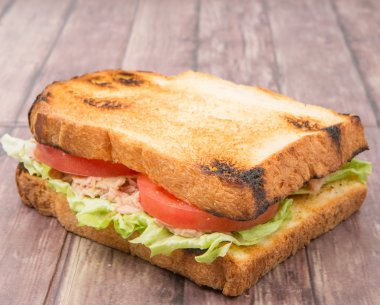 Tost ton balıklı sandviç