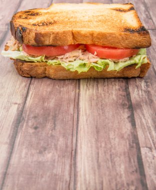 Tost ton balıklı sandviç