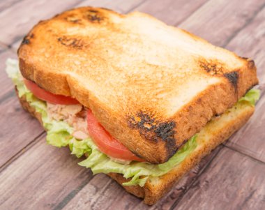 Tost ton balıklı sandviç