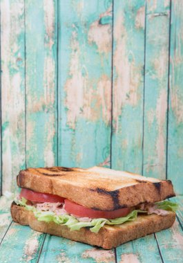 Tost ton balıklı sandviç