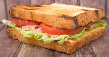 Tost ton balıklı sandviç