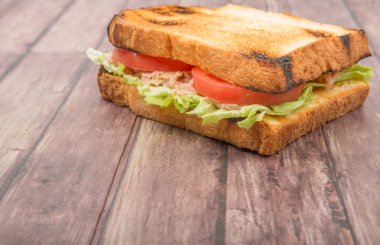 Tost ton balıklı sandviç