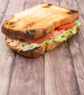 Tost ton balıklı sandviç