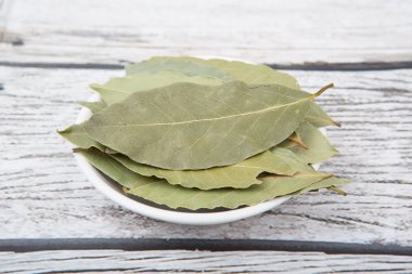 kurutulmuş defne yaprağı