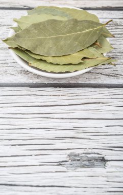 kurutulmuş defne yaprağı