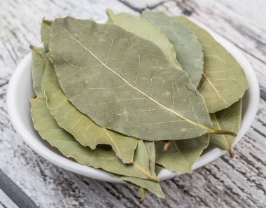 kurutulmuş defne yaprağı