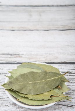 kurutulmuş defne yaprağı