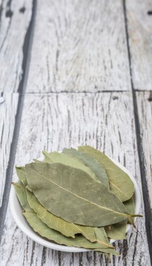 kurutulmuş defne yaprağı