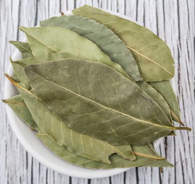 kurutulmuş defne yaprağı