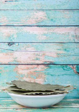 kurutulmuş defne yaprağı