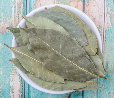 kurutulmuş defne yaprağı