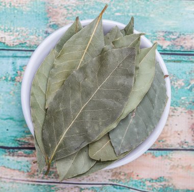 Defne yaprağı bir demet