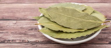 Defne yaprağı bir demet