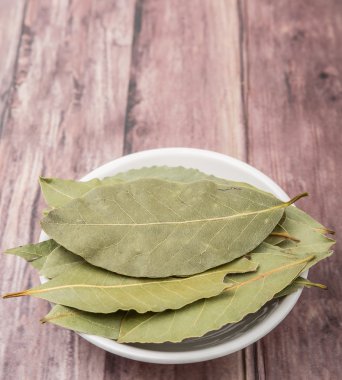 Defne yaprağı bir demet