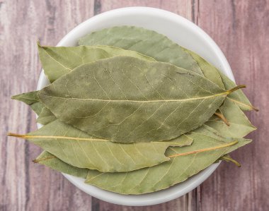 Defne yaprağı bir demet