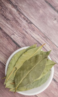 Defne yaprağı bir demet