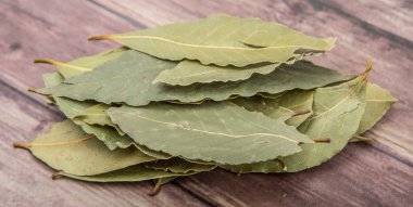 Defne yaprağı bir demet