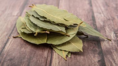 Defne yaprağı bir demet