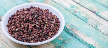 Sichuan biber beyaz kase