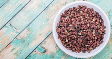 Sichuan biber beyaz kase