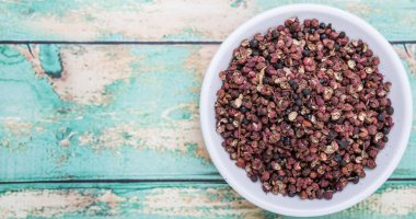 Sichuan biber beyaz kase