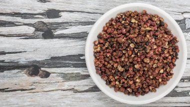 Sichuan biber beyaz kase