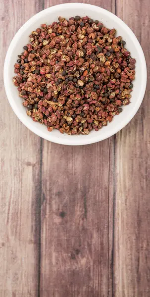 Sichuan peper In witte Bowl — Stockfoto