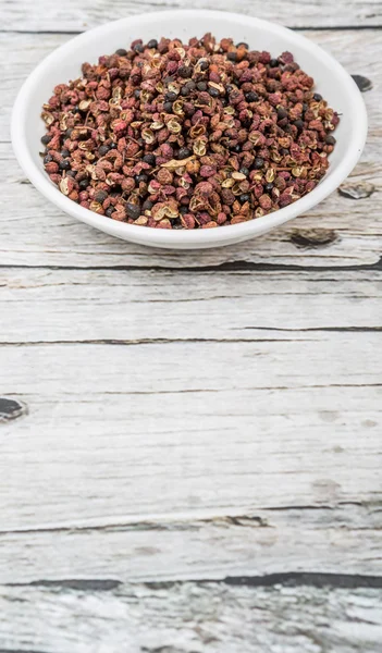 Sichuan peper In witte Bowl — Stockfoto