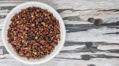 Sichuan biber beyaz kase