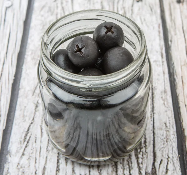 Eingelegte schwarze Oliven — Stockfoto