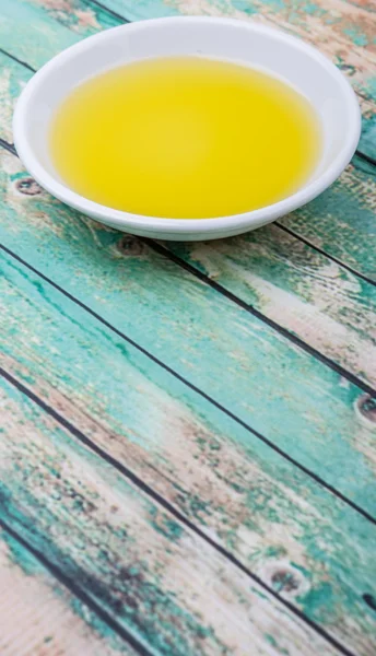 Un bol d'huile d'olive — Photo