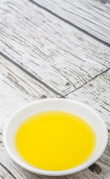 一碗橄榄油 — 图库照片