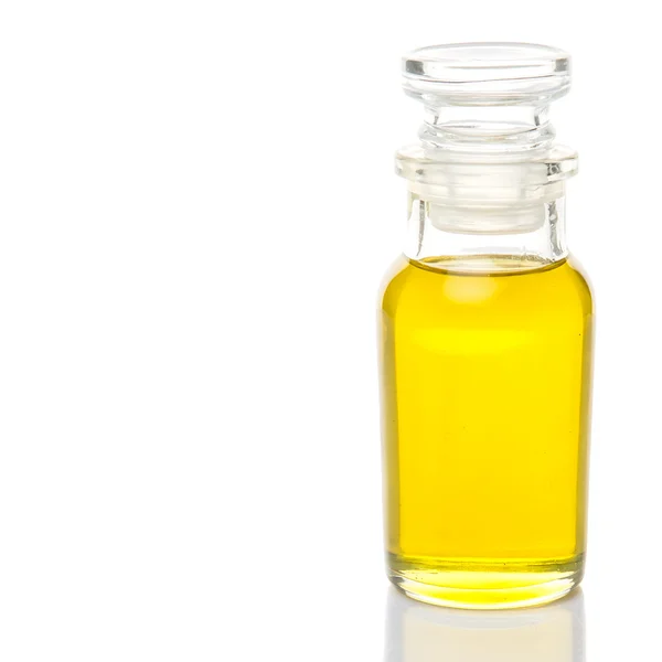 Aceite de oliva en botella de vidrio —  Fotos de Stock