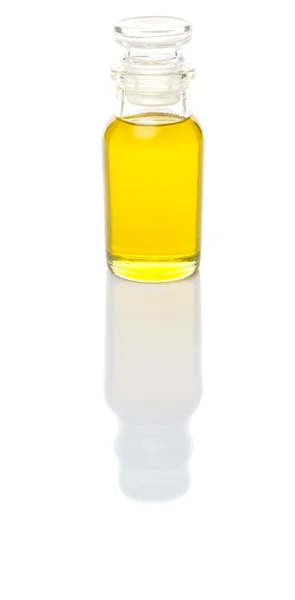 Olivenöl in Glasflasche — Stockfoto