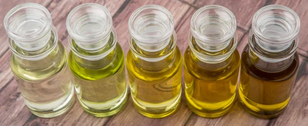 Variedad de aceite vegetal de cocina — Foto de Stock