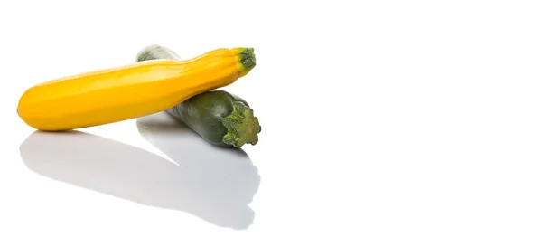 Gelbe und grüne Zucchinis — Stockfoto