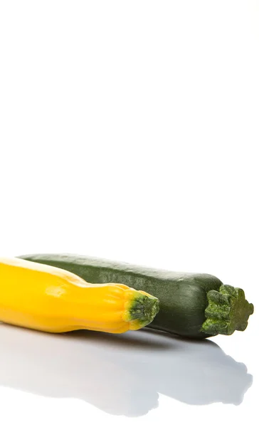 Gelbe und grüne Zucchinis — Stockfoto