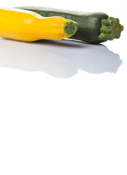 Gelbe und grüne Zucchinis — Stockfoto