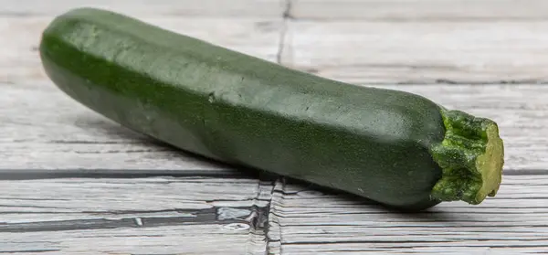 Grünes Zucchini-Gemüse — Stockfoto